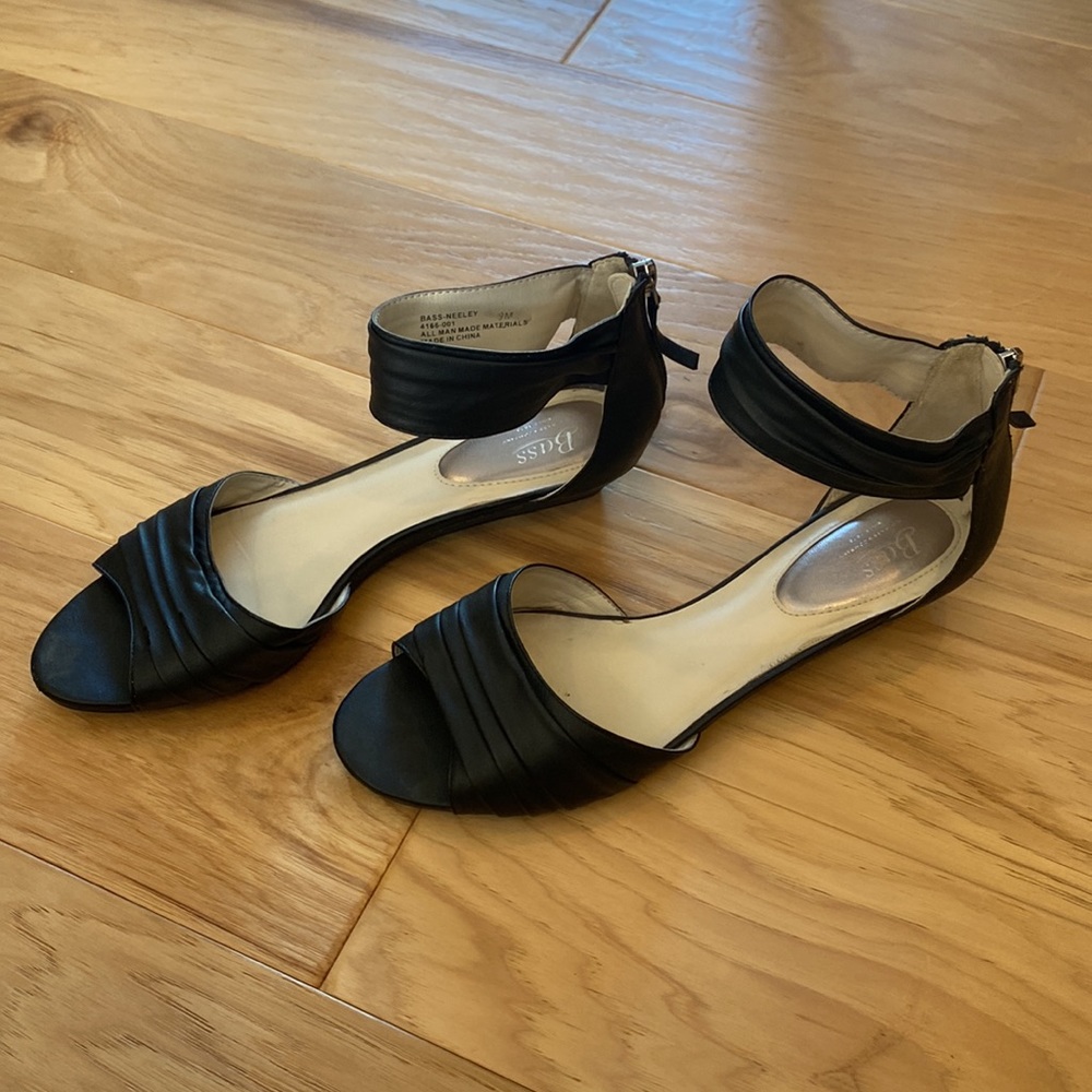 CH Bass & Company black dress shoes, women’s size 9, lightly used - Picture 2 of 5